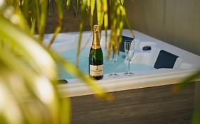 Suite Atypique - Jacuzzi Privatif En Centre Ville De Cognac