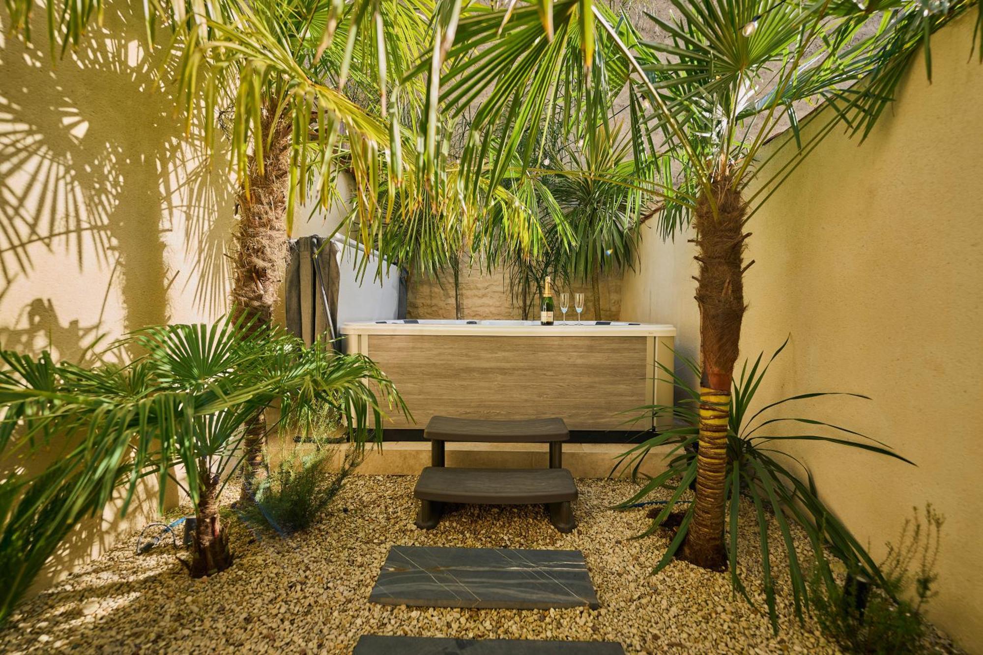 Suite Atypique - Jacuzzi Privatif En Centre Ville De Cognac Extérieur photo