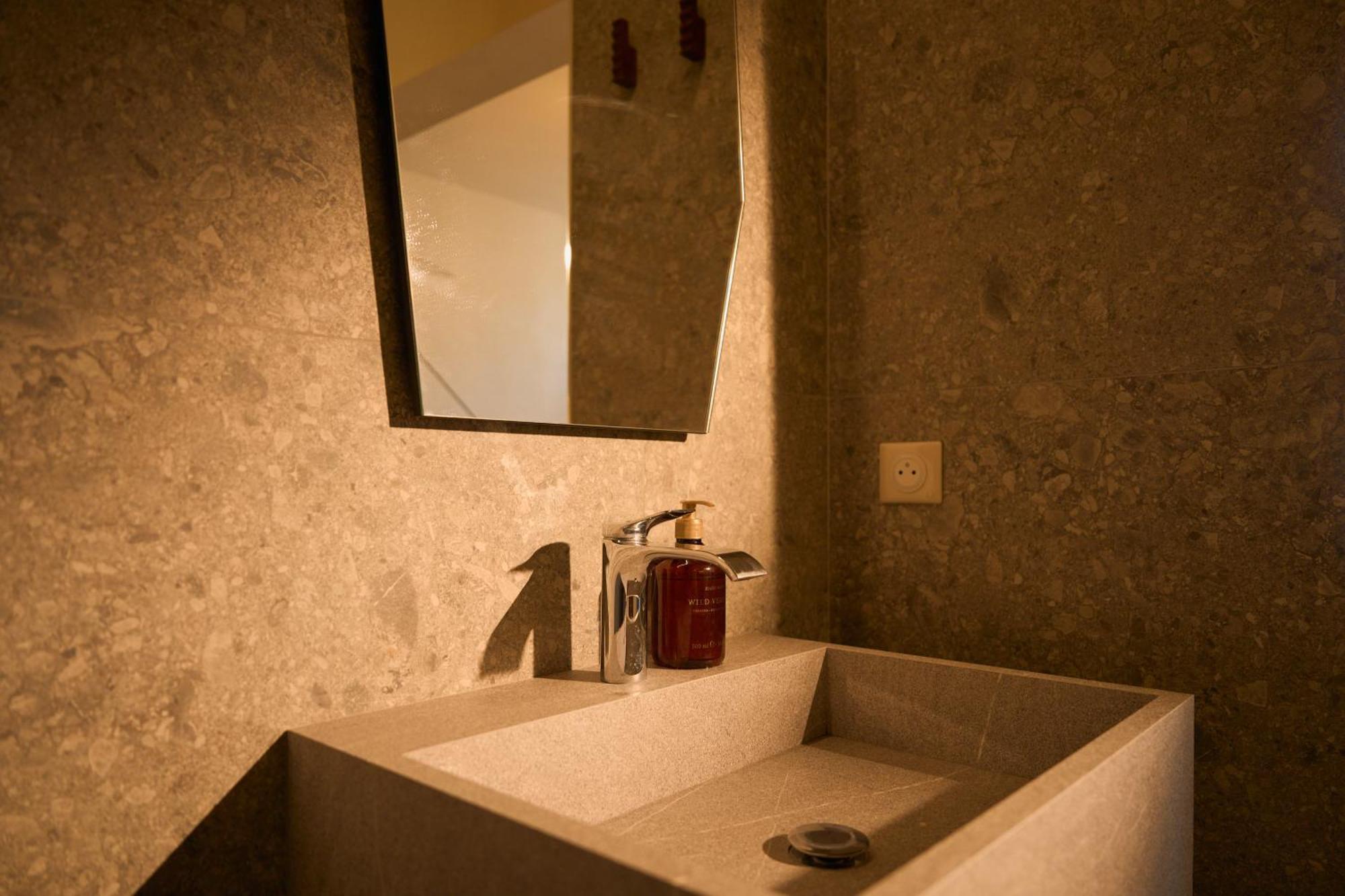 Suite Atypique - Jacuzzi Privatif En Centre Ville De Cognac Extérieur photo